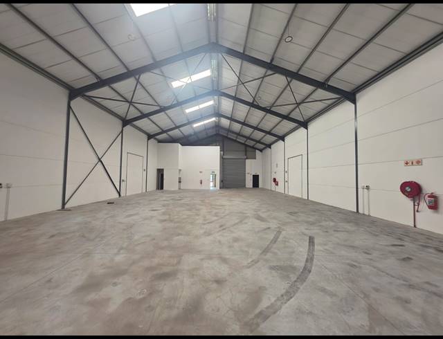 507M² WAREHOUSE TO LET IN FIRGROVE INDUSTRIAL ESTATE